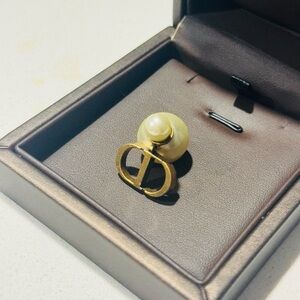 Dior Gold and Pearl Women's Earring